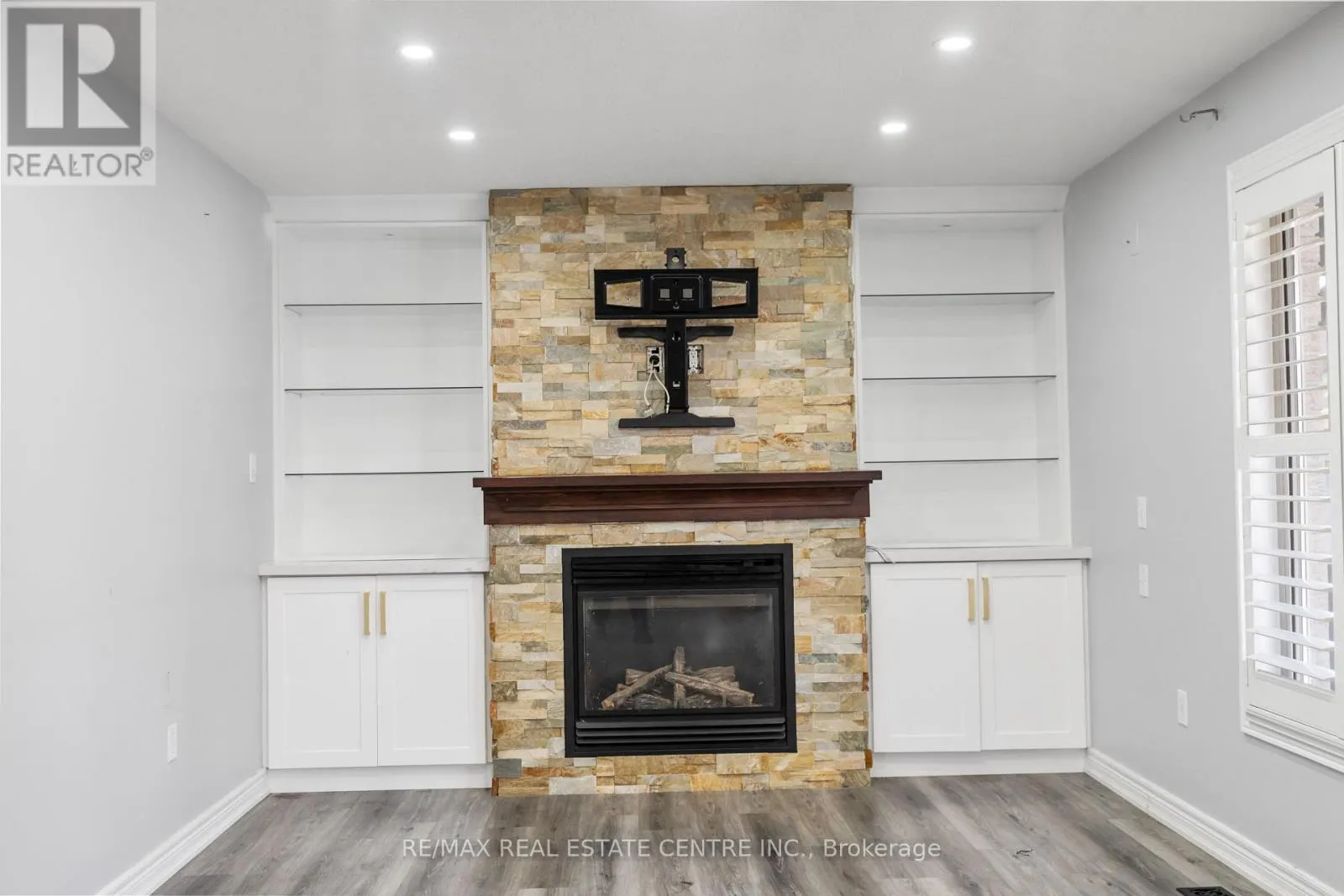 170 SOUTHBROOK DRIVE W