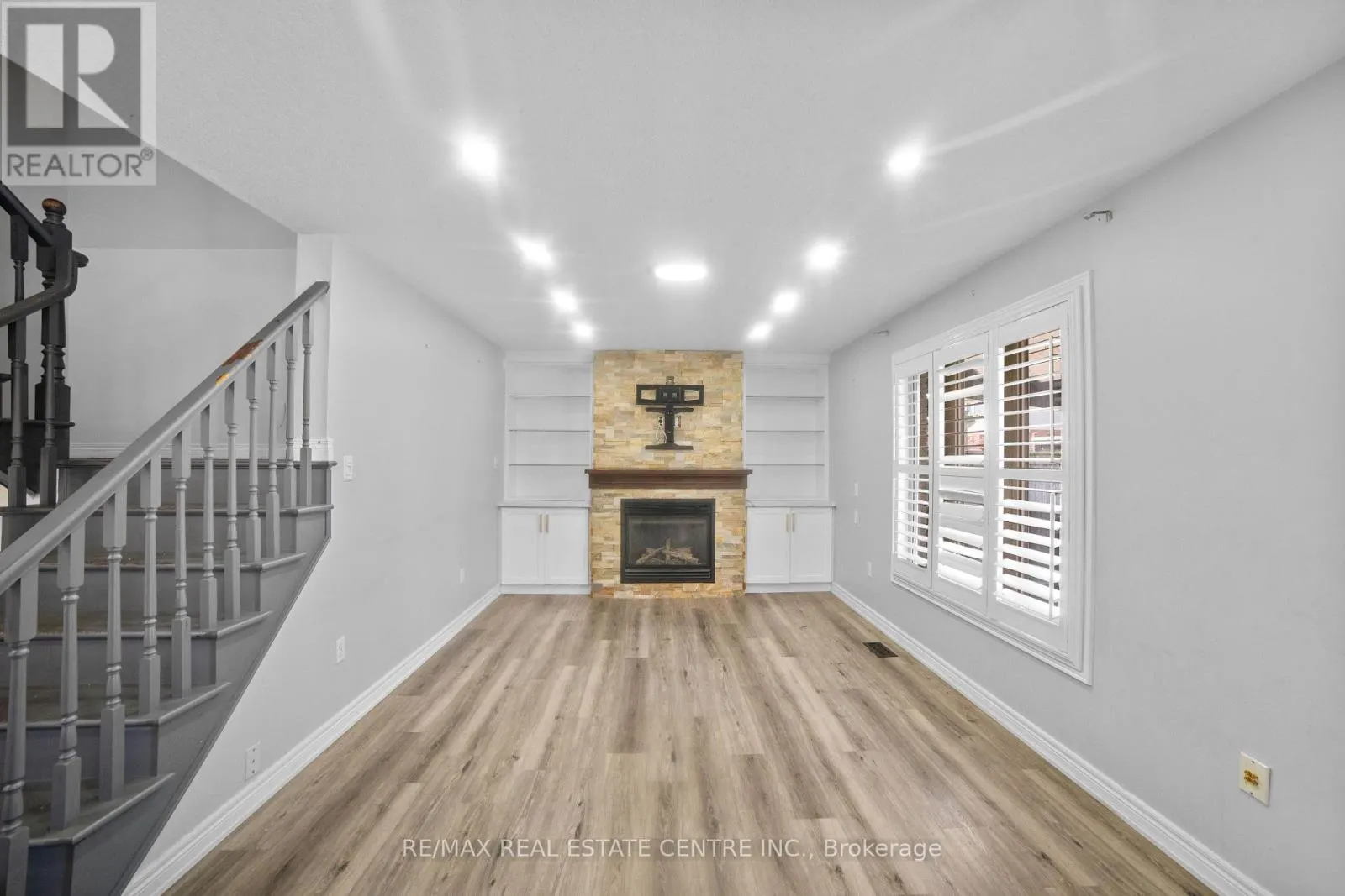 170 SOUTHBROOK DRIVE W