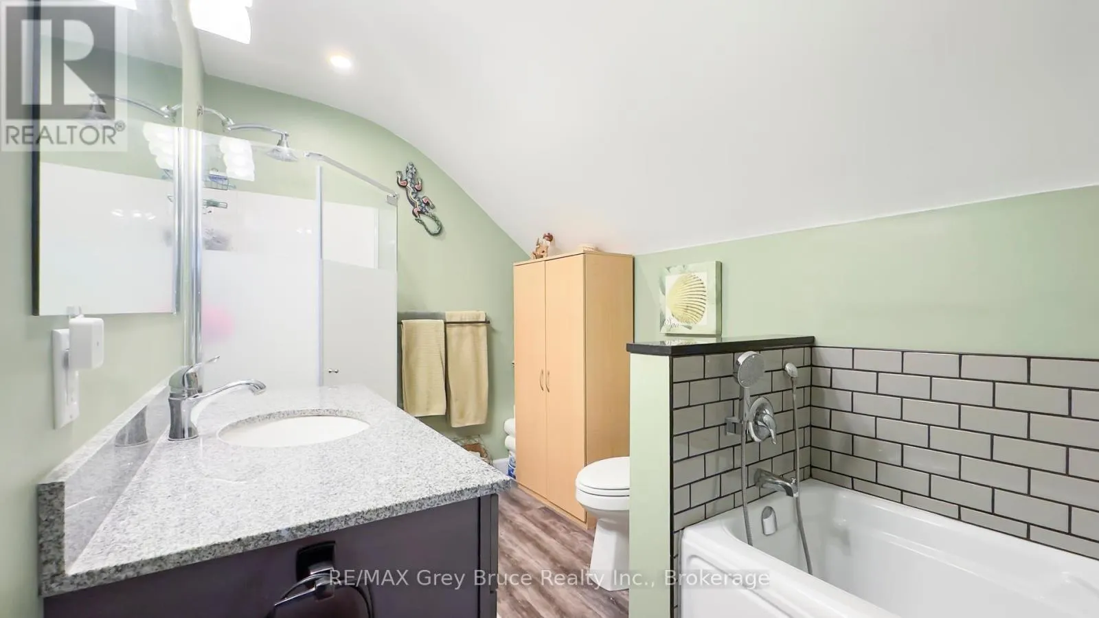 173 5TH AVENUE W