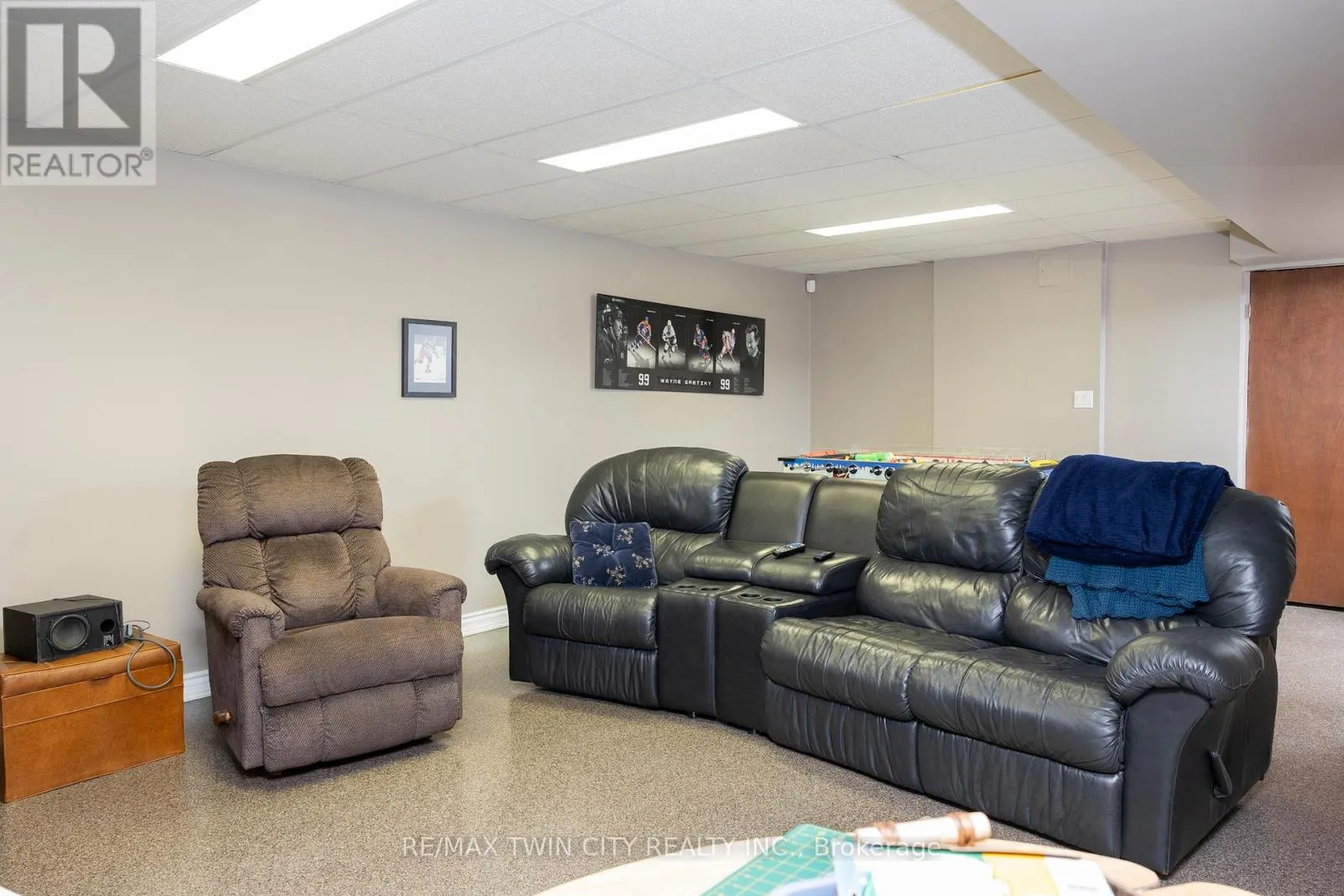 331 MIDDLE TOWNLINE ROAD