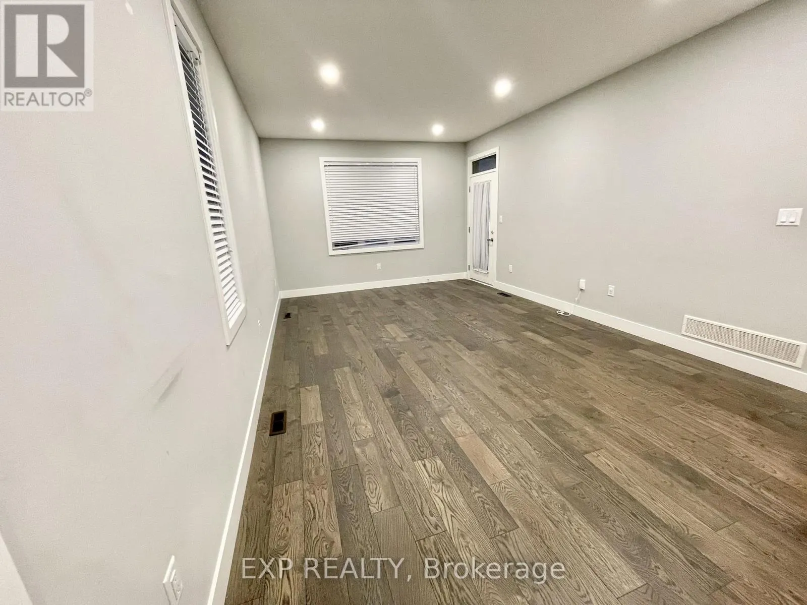 52 - 2284 EVANS BOULEVARD, #52