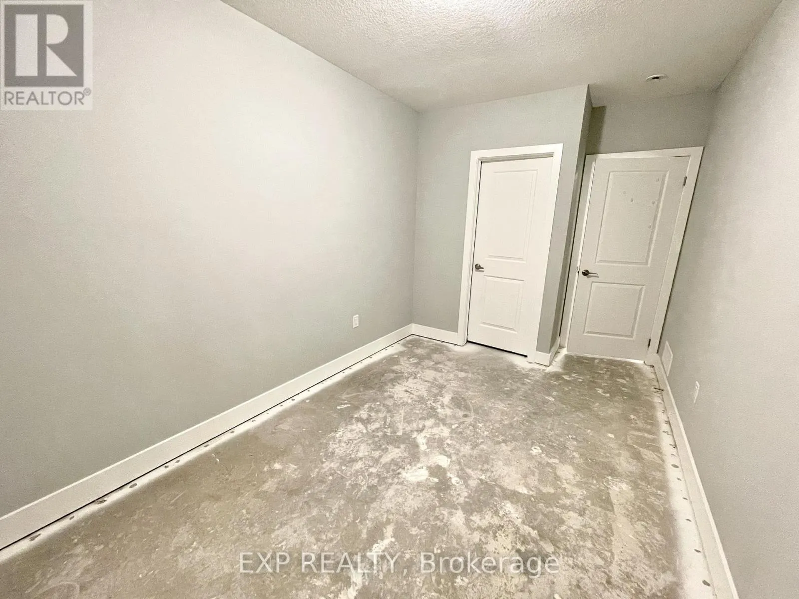 52 - 2284 EVANS BOULEVARD, #52