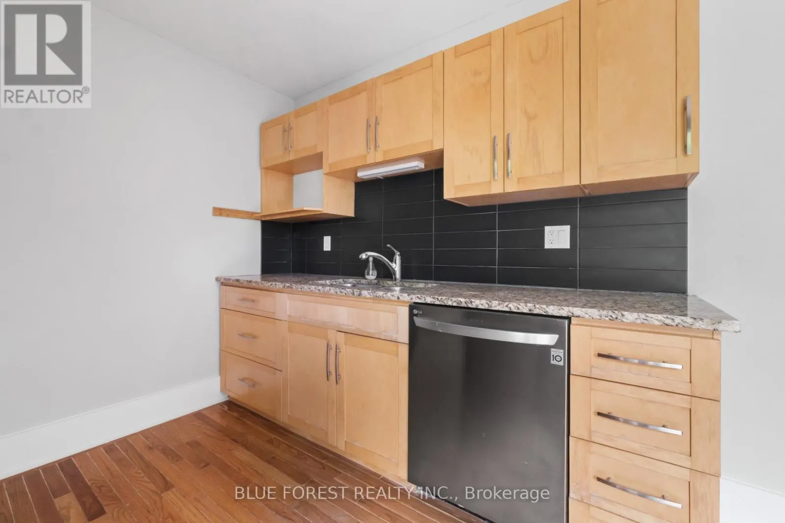 15 - 696 WONDERLAND ROAD S, #15