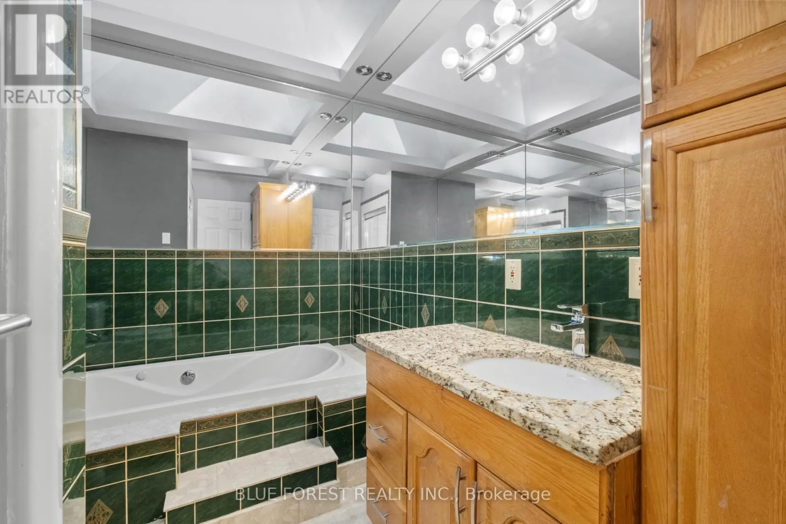 15 - 696 WONDERLAND ROAD S, #15