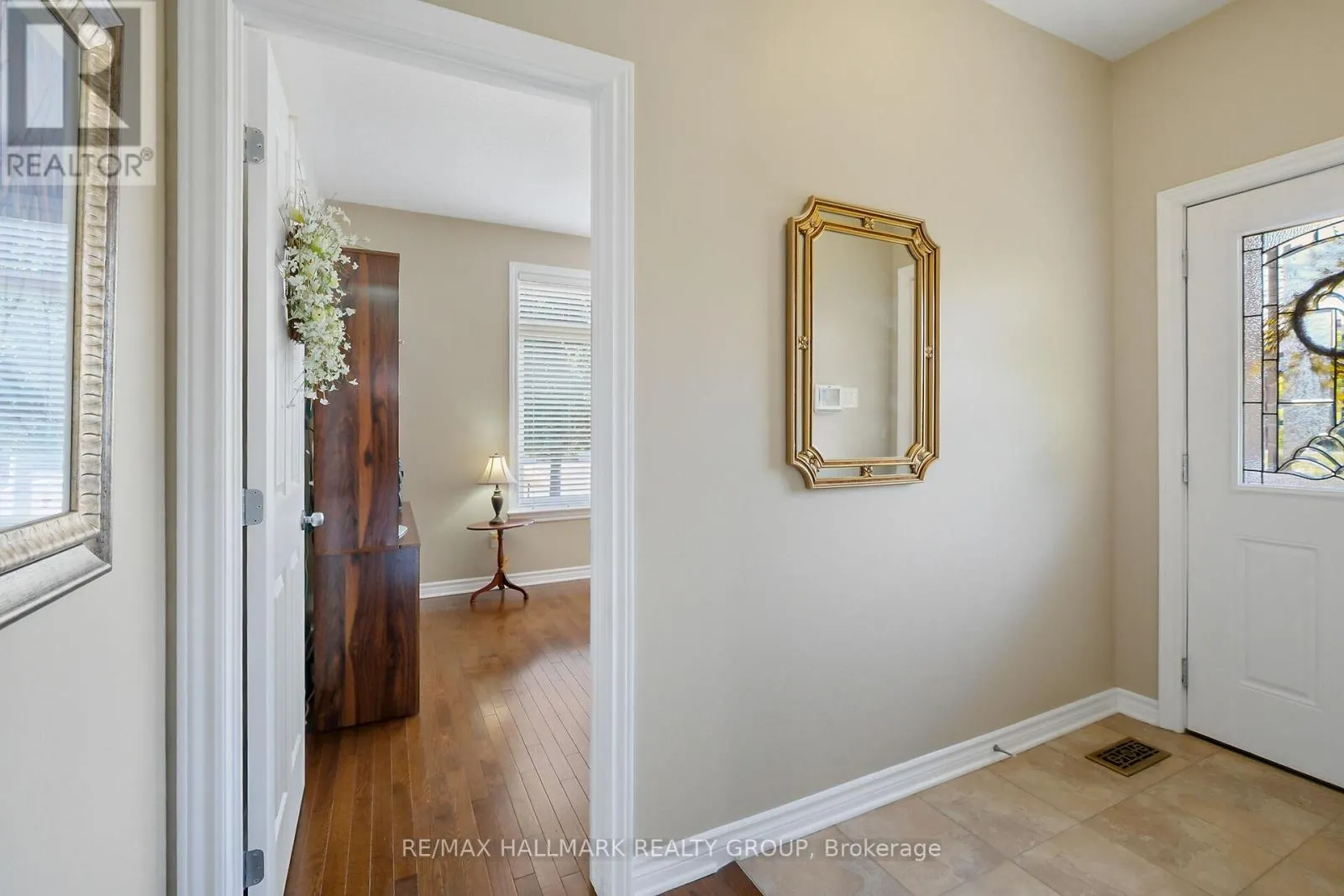 325 FARINCOURT CRESCENT