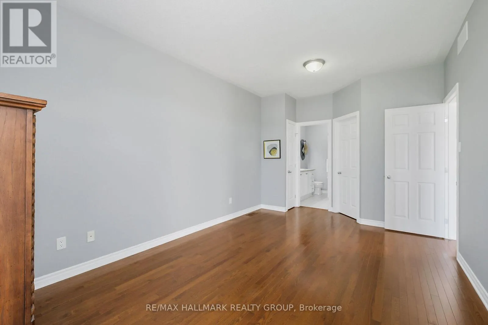 325 FARINCOURT CRESCENT