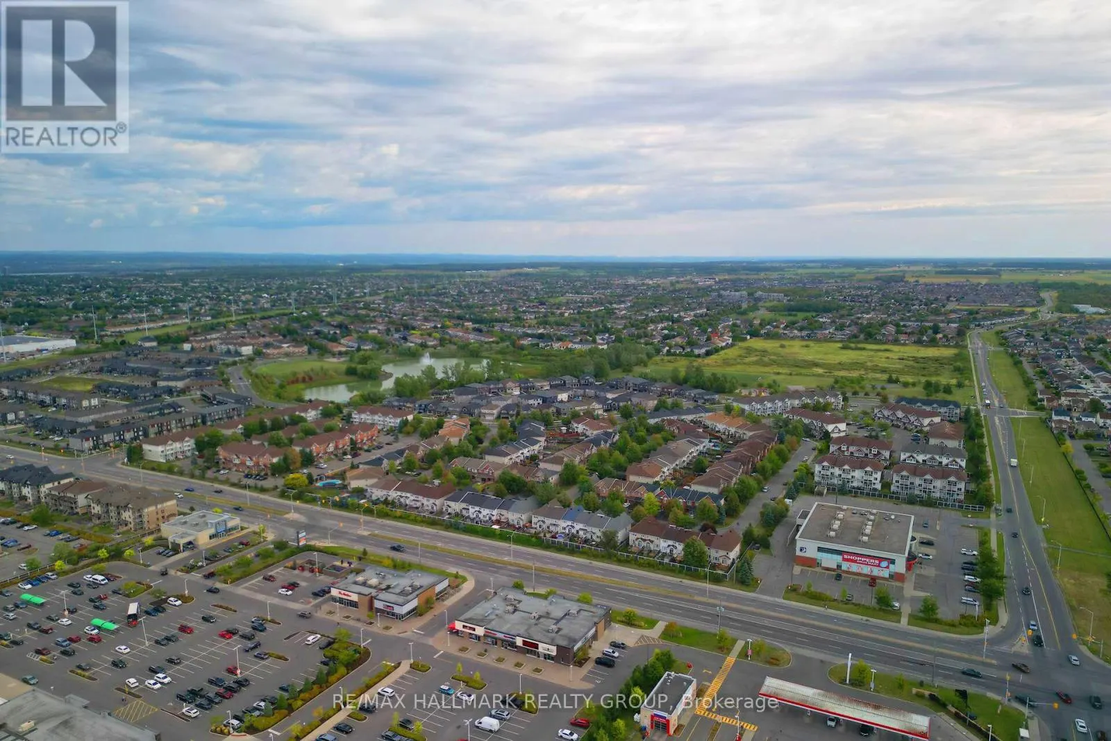 325 FARINCOURT CRESCENT