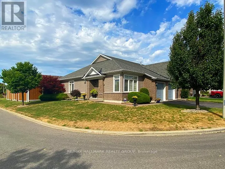 325 FARINCOURT CRESCENT