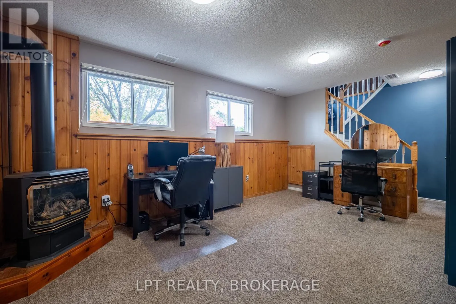 697 MACDONALD DRIVE