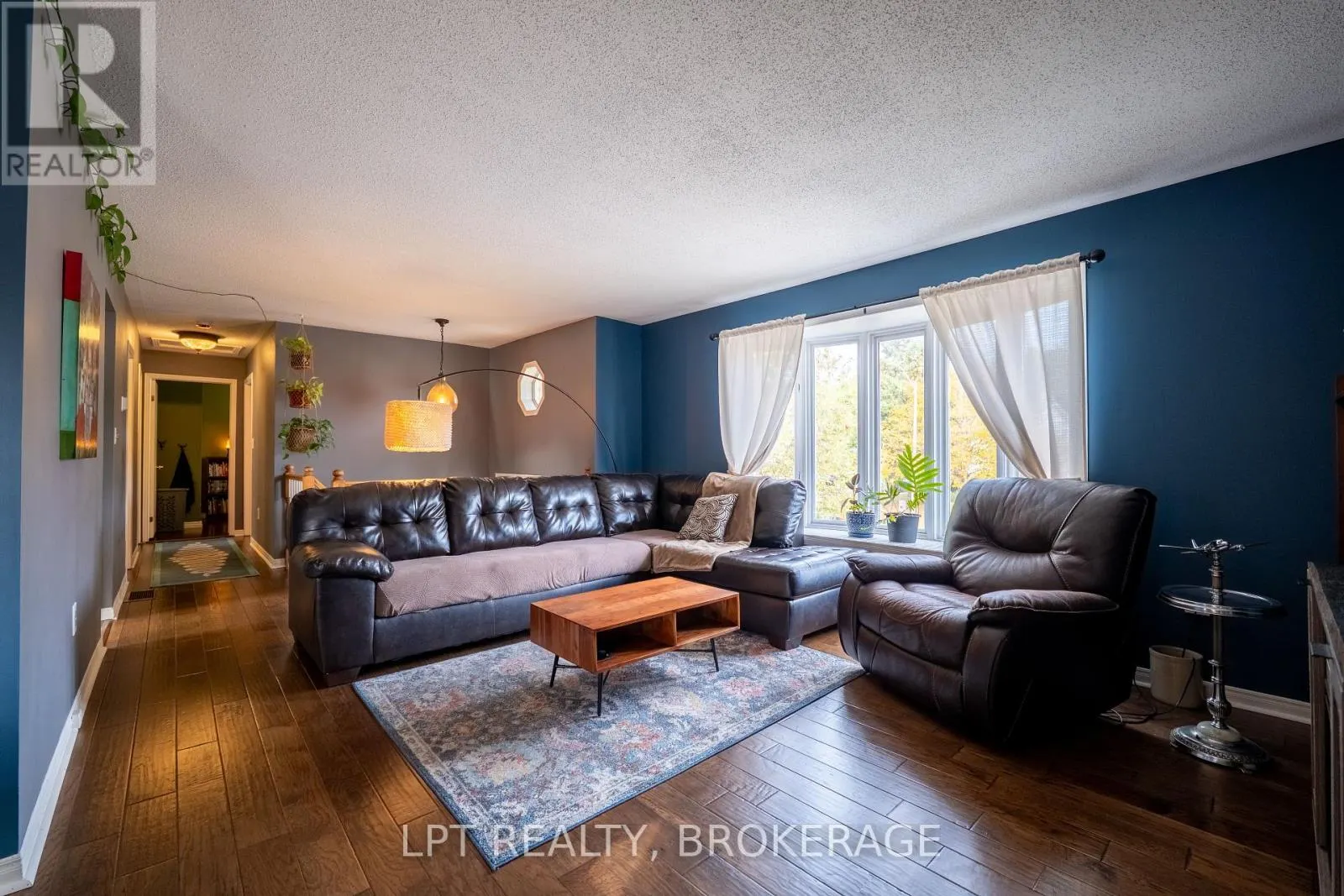 697 MACDONALD DRIVE