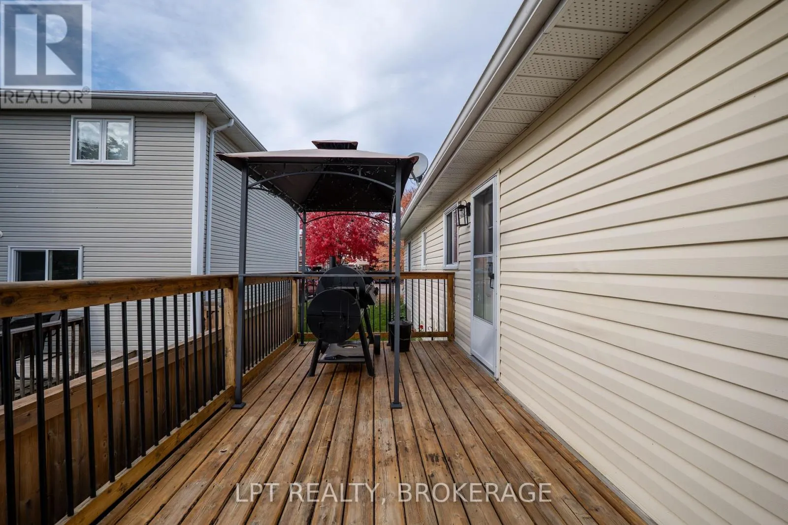 697 MACDONALD DRIVE