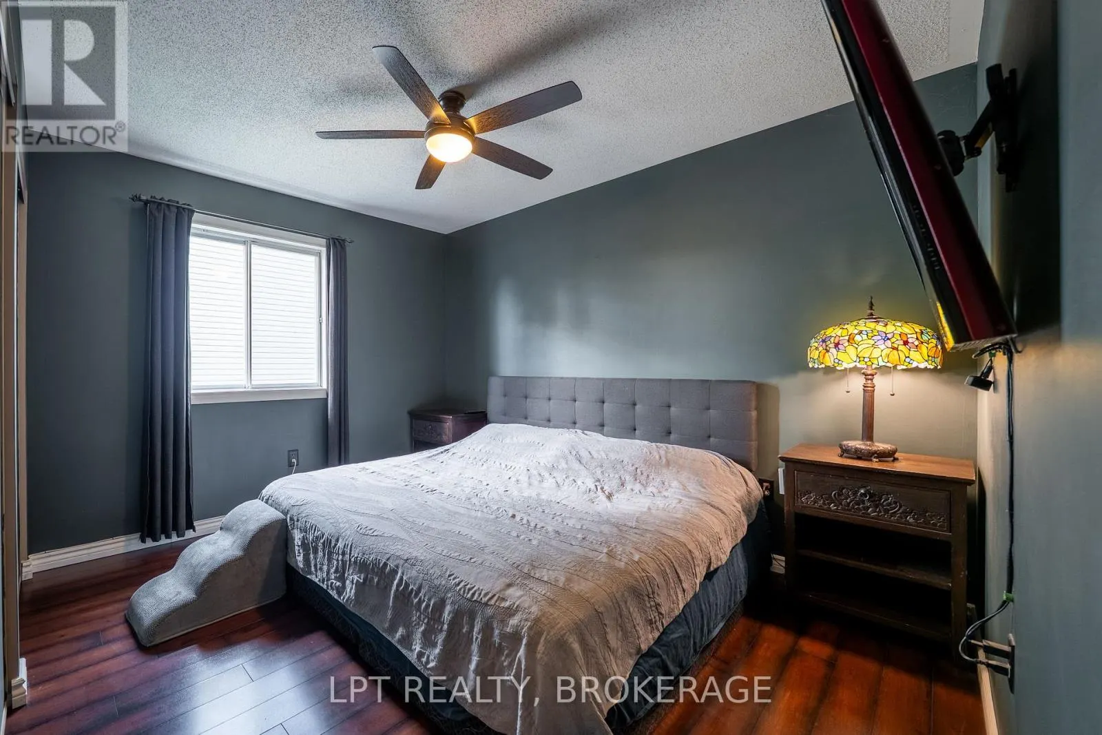 697 MACDONALD DRIVE
