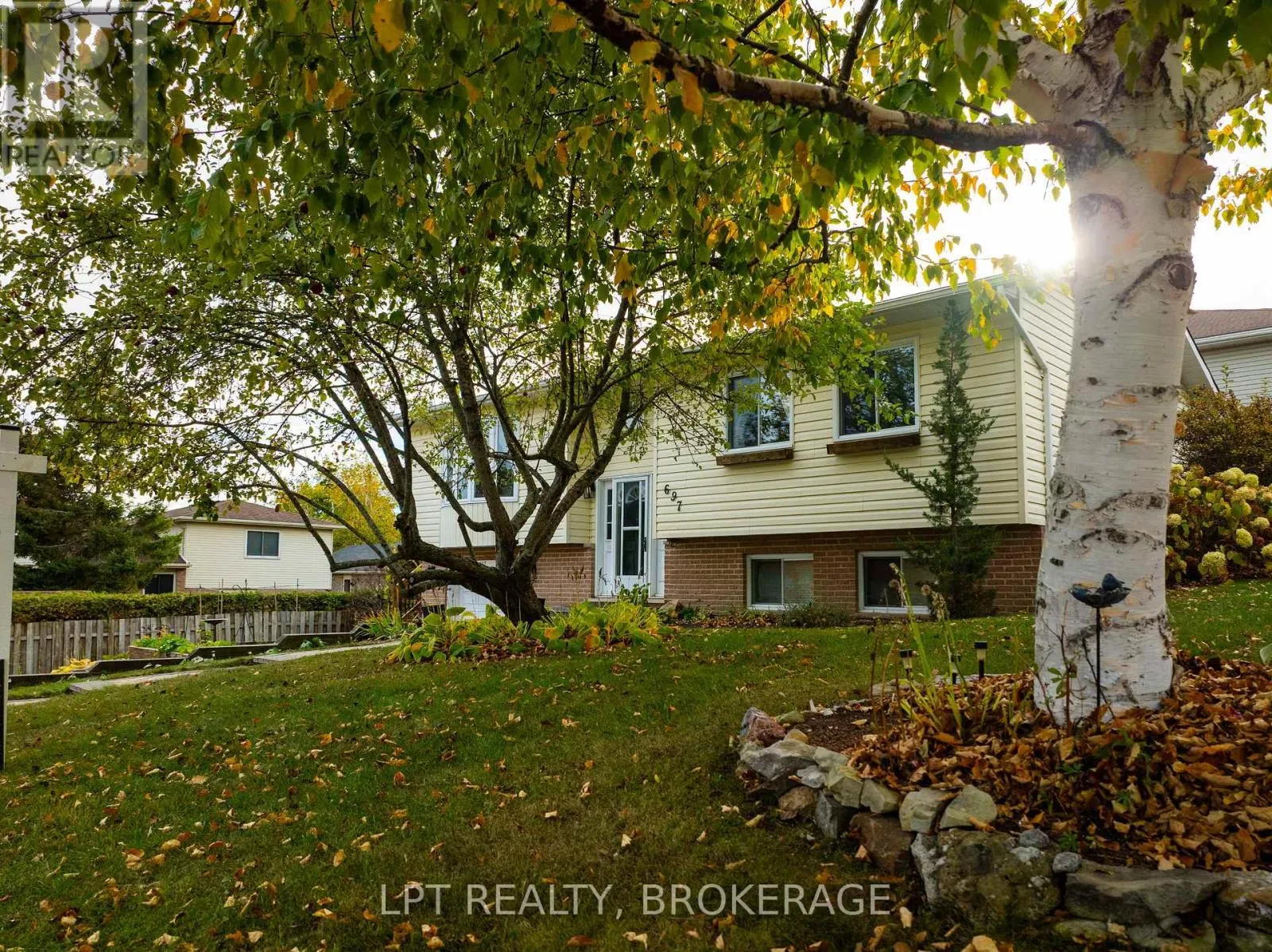 697 MACDONALD DRIVE