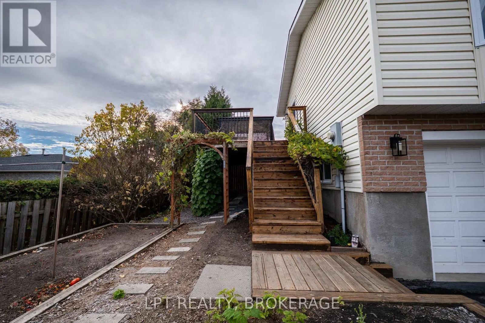 697 MACDONALD DRIVE