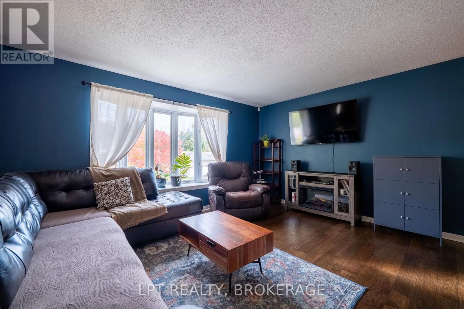 697 MACDONALD DRIVE