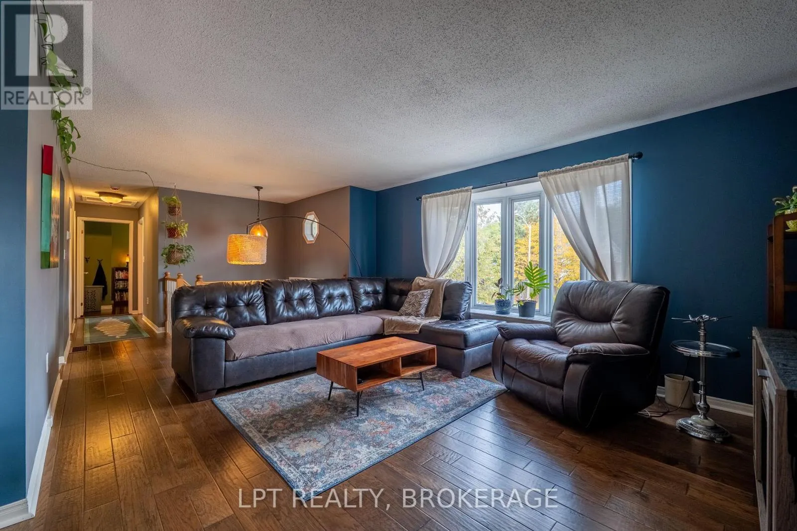 697 MACDONALD DRIVE
