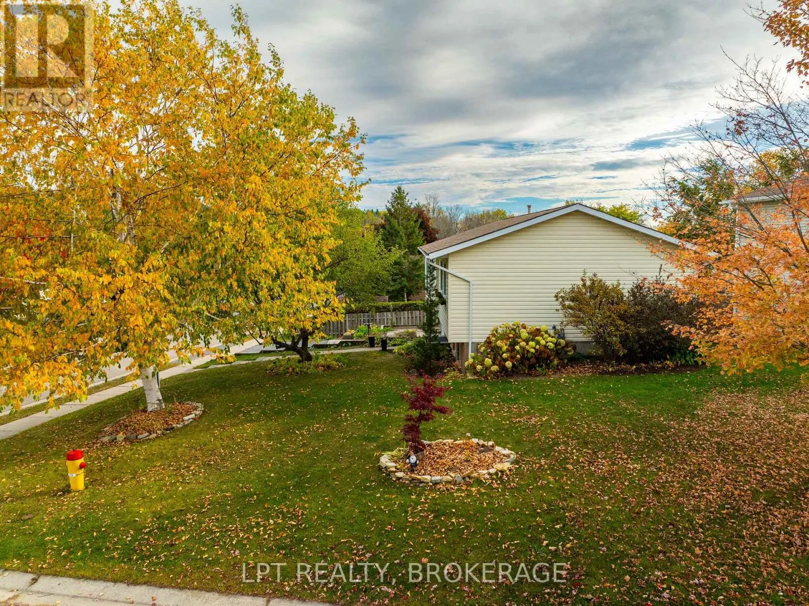 697 MACDONALD DRIVE
