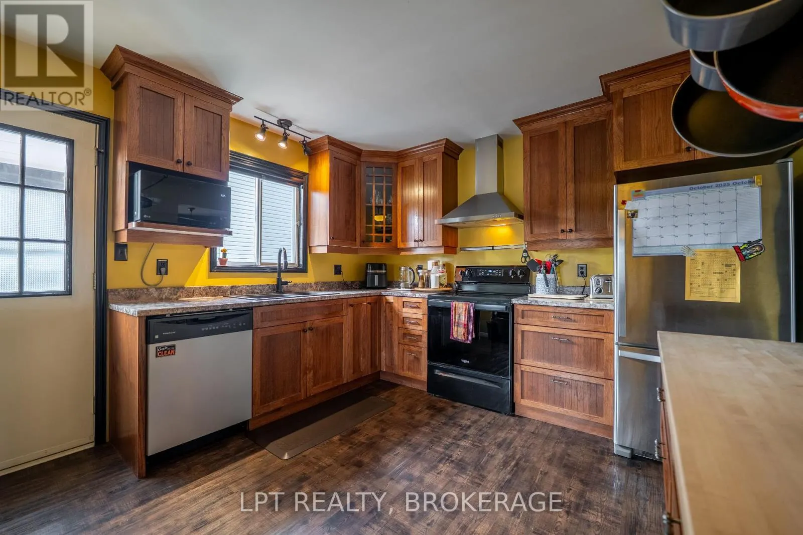697 MACDONALD DRIVE
