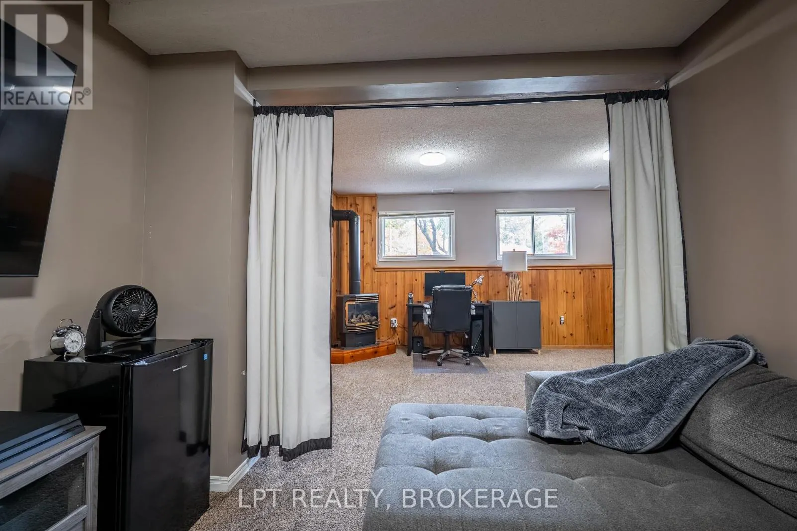 697 MACDONALD DRIVE