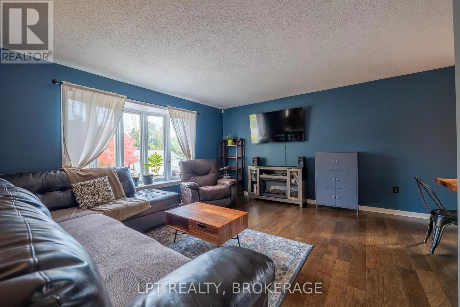 697 MACDONALD DRIVE