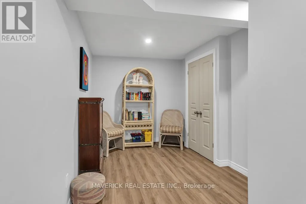 21 CHAMBERLAIN AVENUE