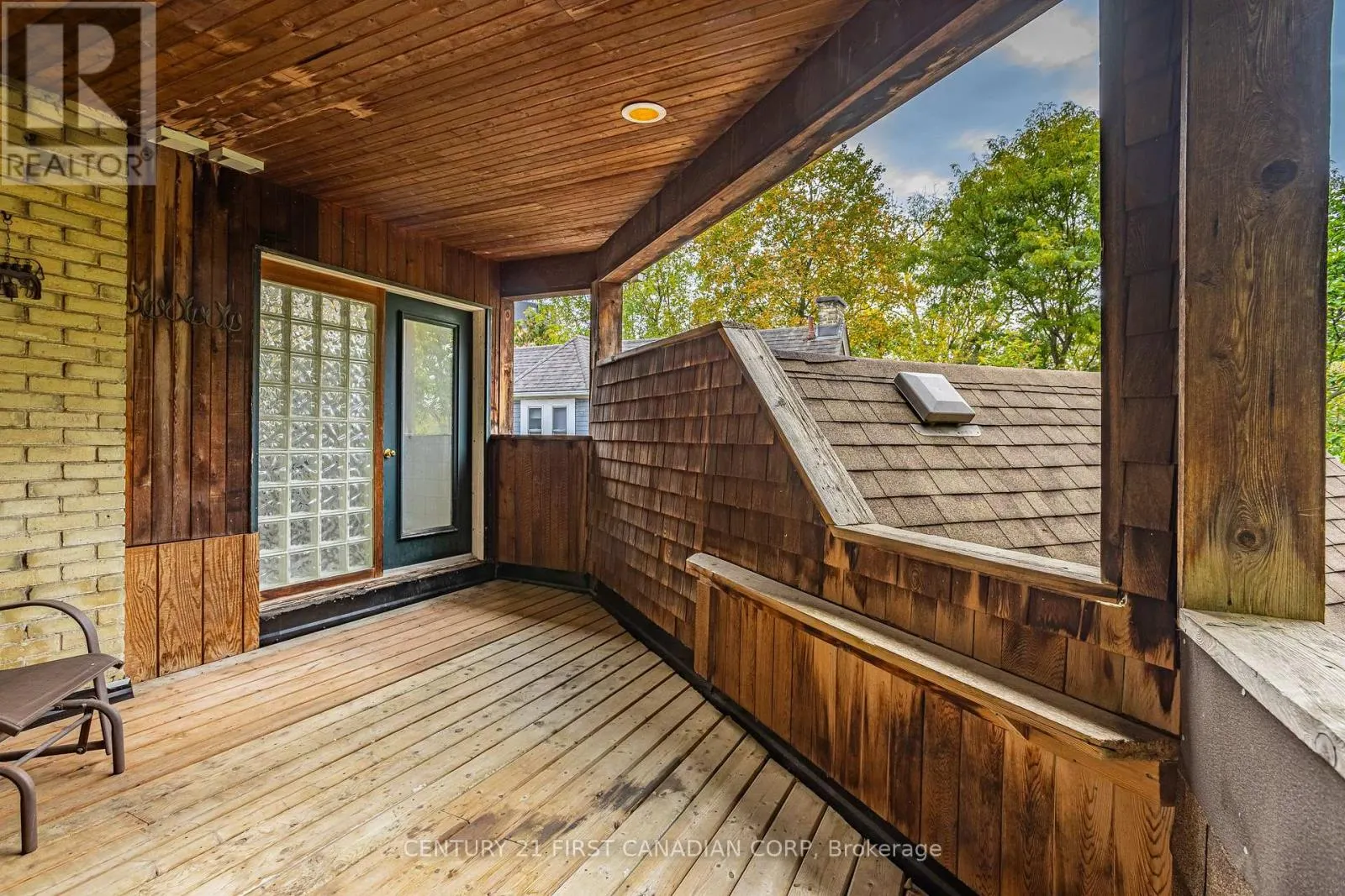 16 WOODWARD AVENUE