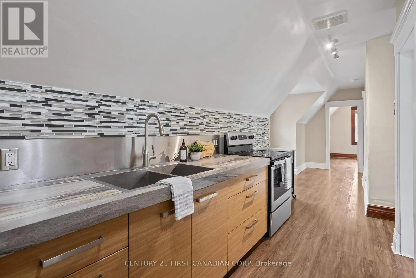 16 WOODWARD AVENUE