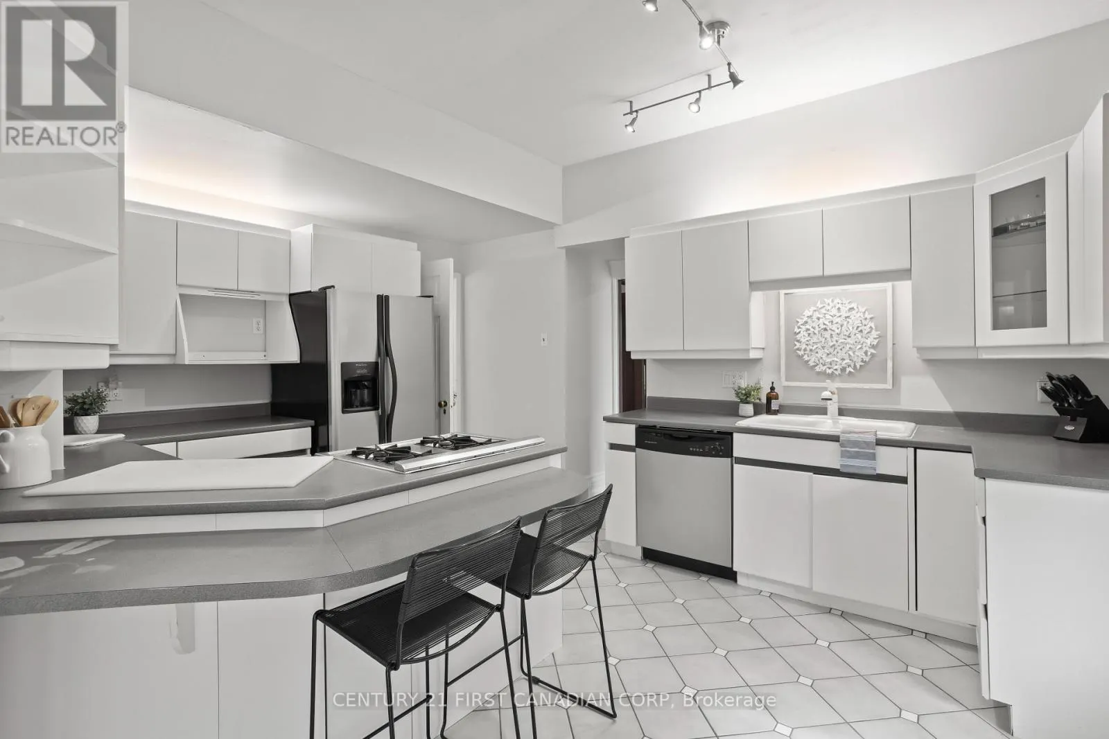 16 WOODWARD AVENUE