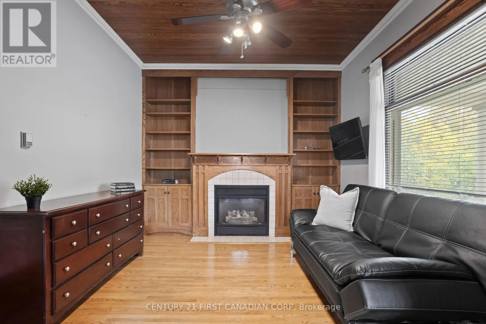 16 WOODWARD AVENUE
