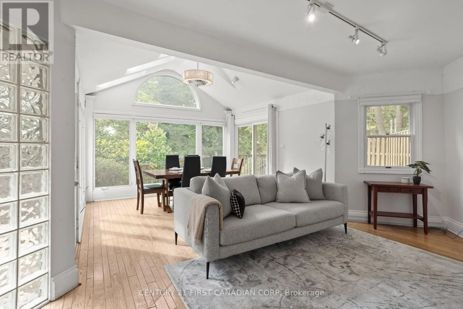 16 WOODWARD AVENUE