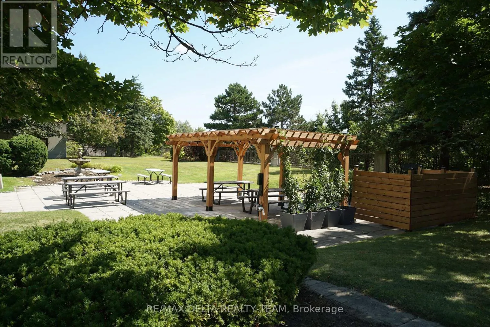1506 - 545 ST LAURENT BOULEVARD