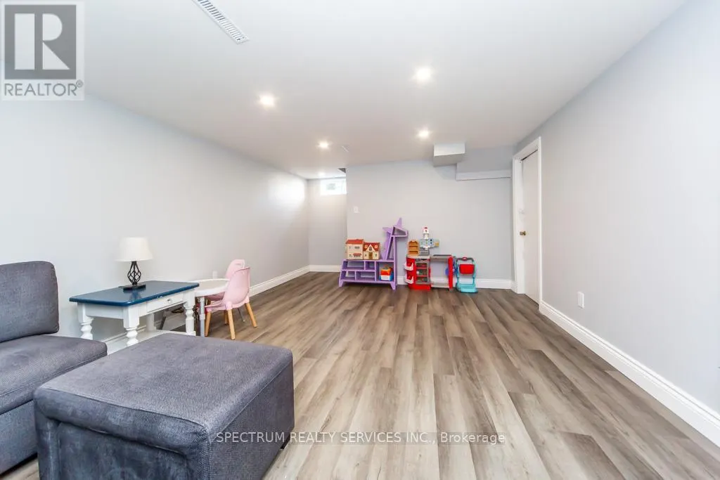11 CARRINGTON COURT