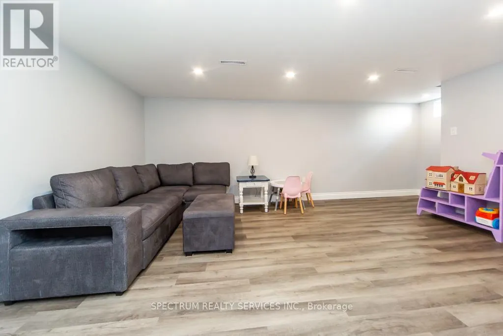 11 CARRINGTON COURT