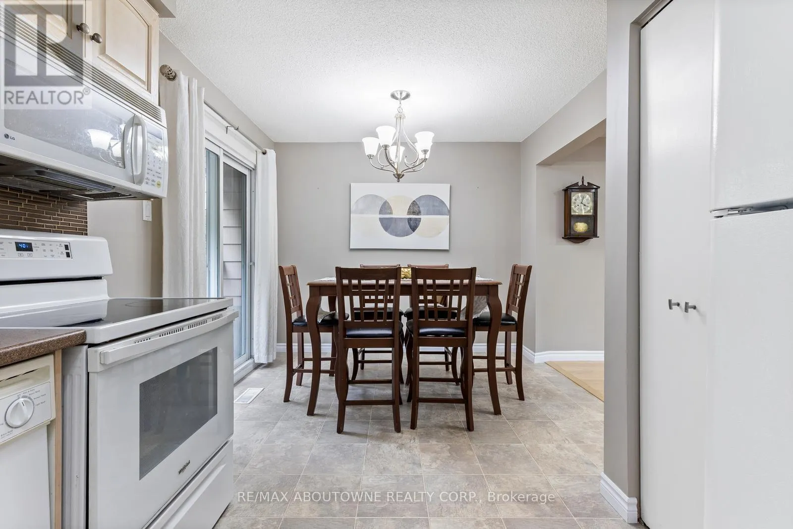 48 - 49 CEDARWOODS CRESCENT
