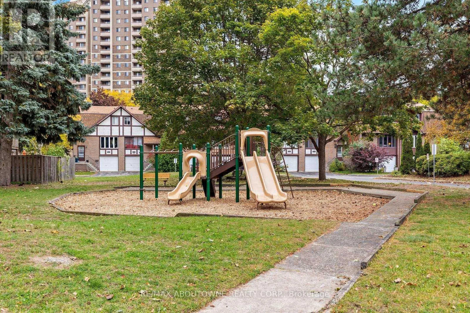 48 - 49 CEDARWOODS CRESCENT