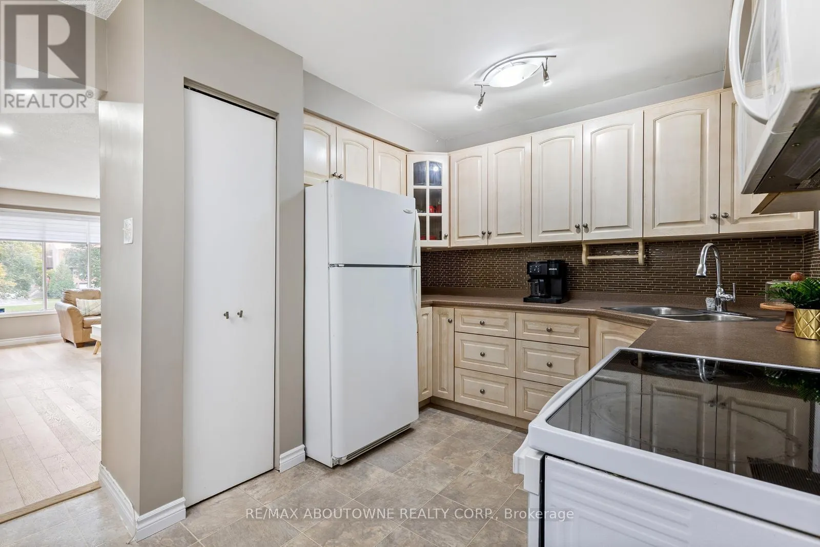 48 - 49 CEDARWOODS CRESCENT