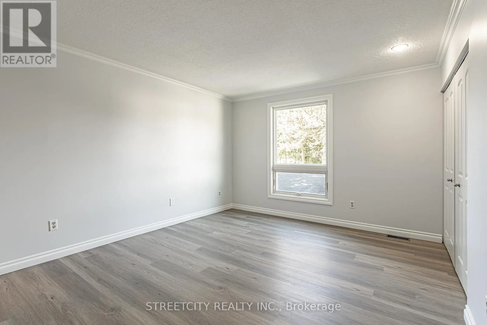 35 - 359 EVERGALDE CRESCENT N, #35