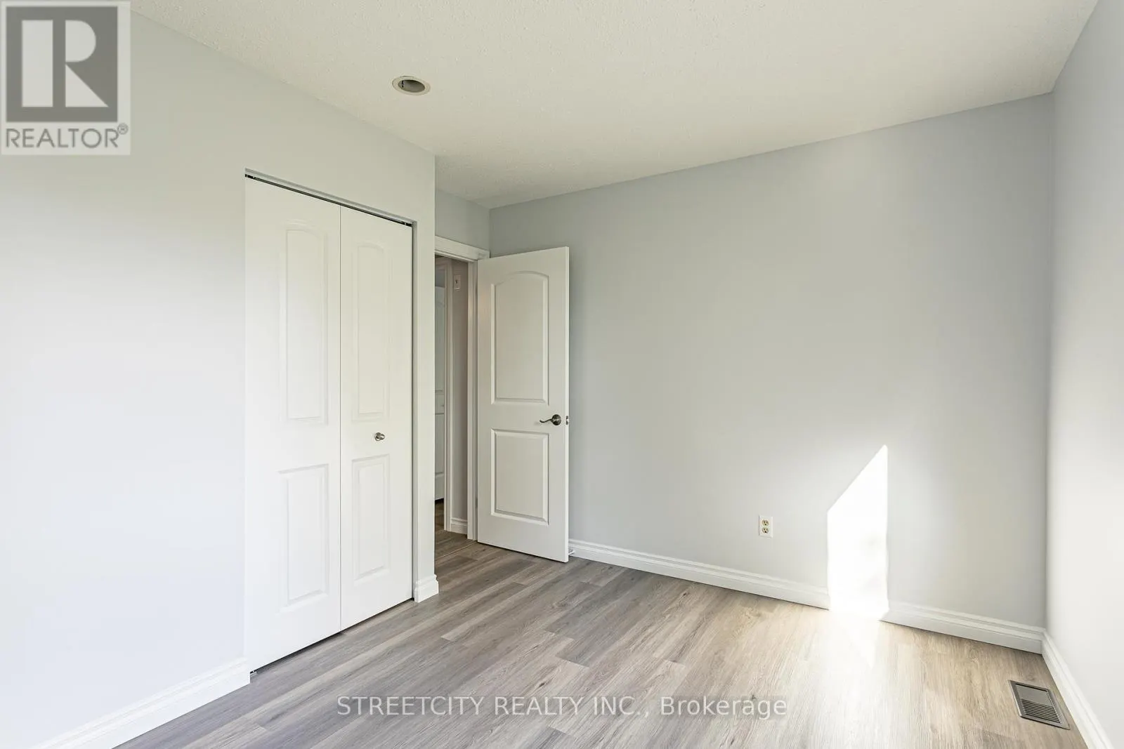 35 - 359 EVERGALDE CRESCENT N, #35