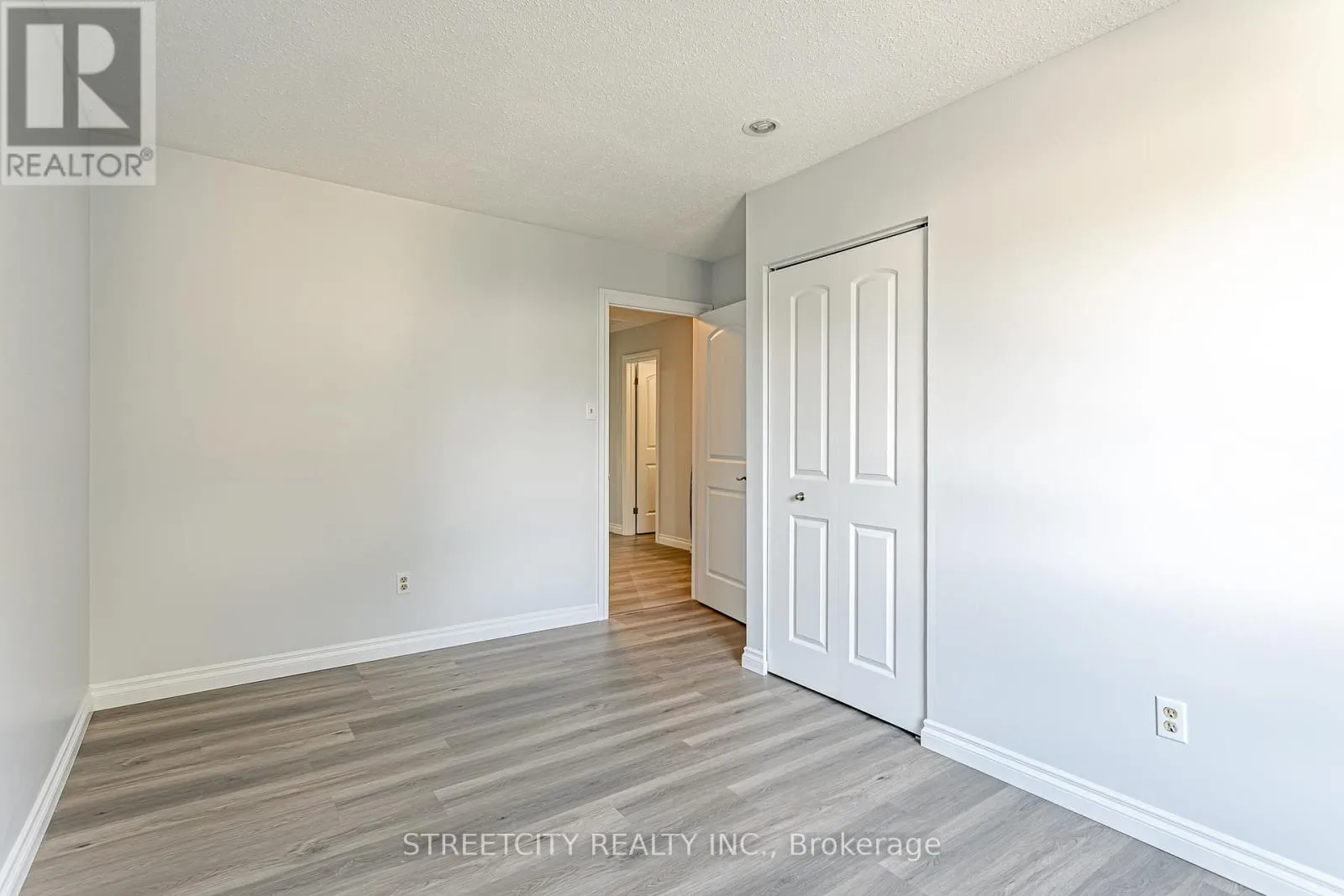35 - 359 EVERGALDE CRESCENT N, #35