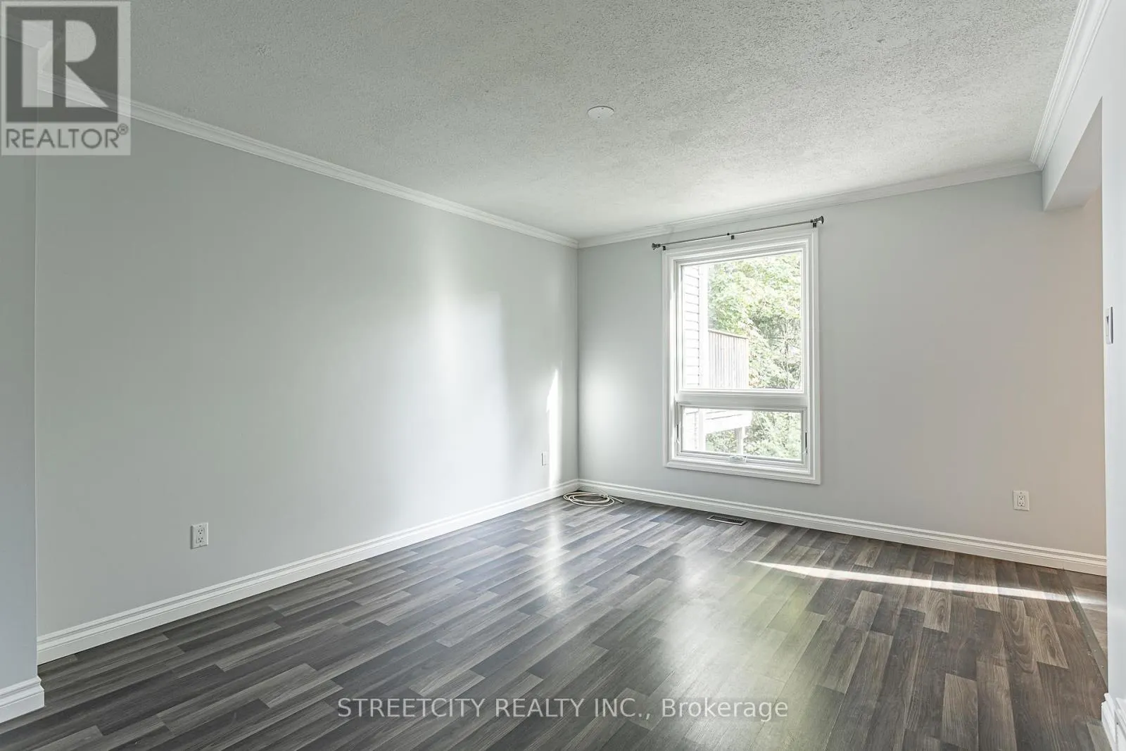 35 - 359 EVERGALDE CRESCENT N, #35