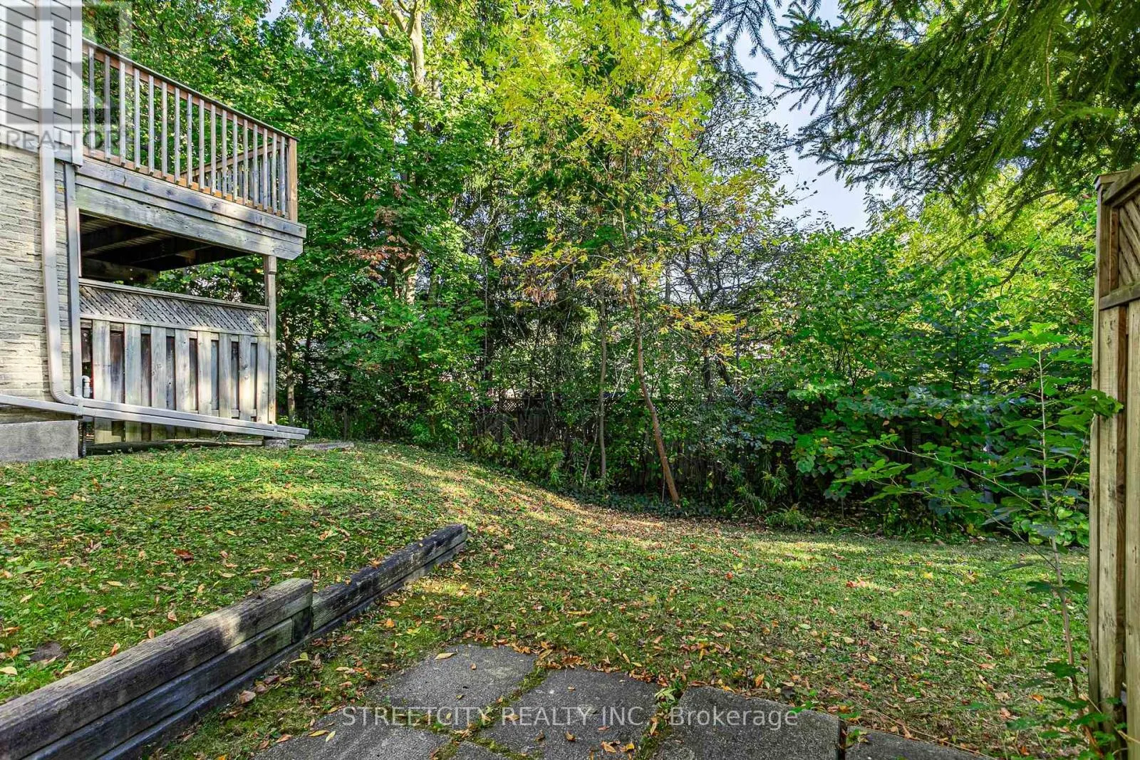 35 - 359 EVERGALDE CRESCENT N, #35