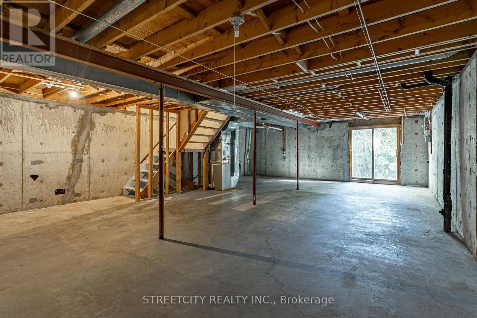 35 - 359 EVERGALDE CRESCENT N, #35