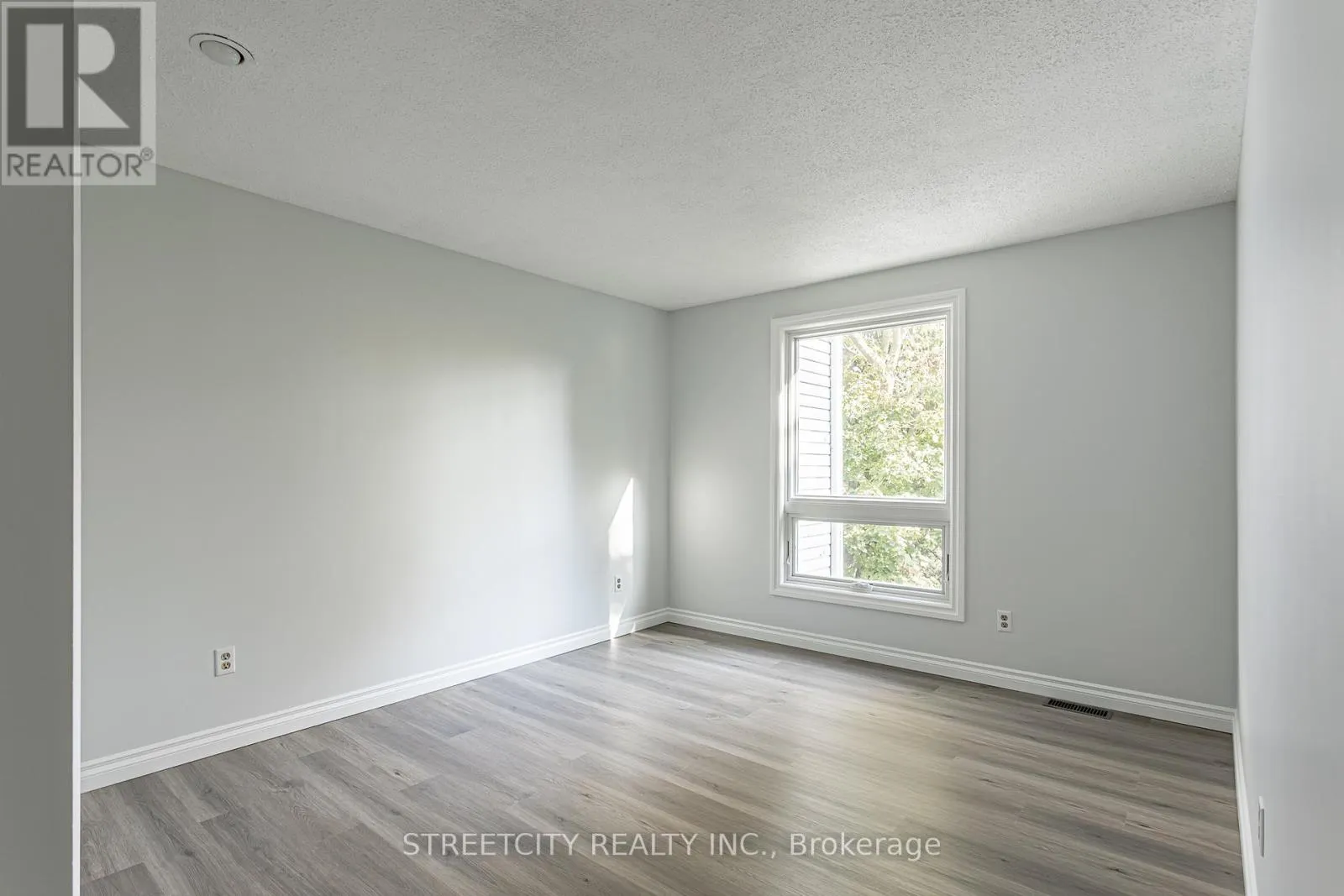 35 - 359 EVERGALDE CRESCENT N, #35