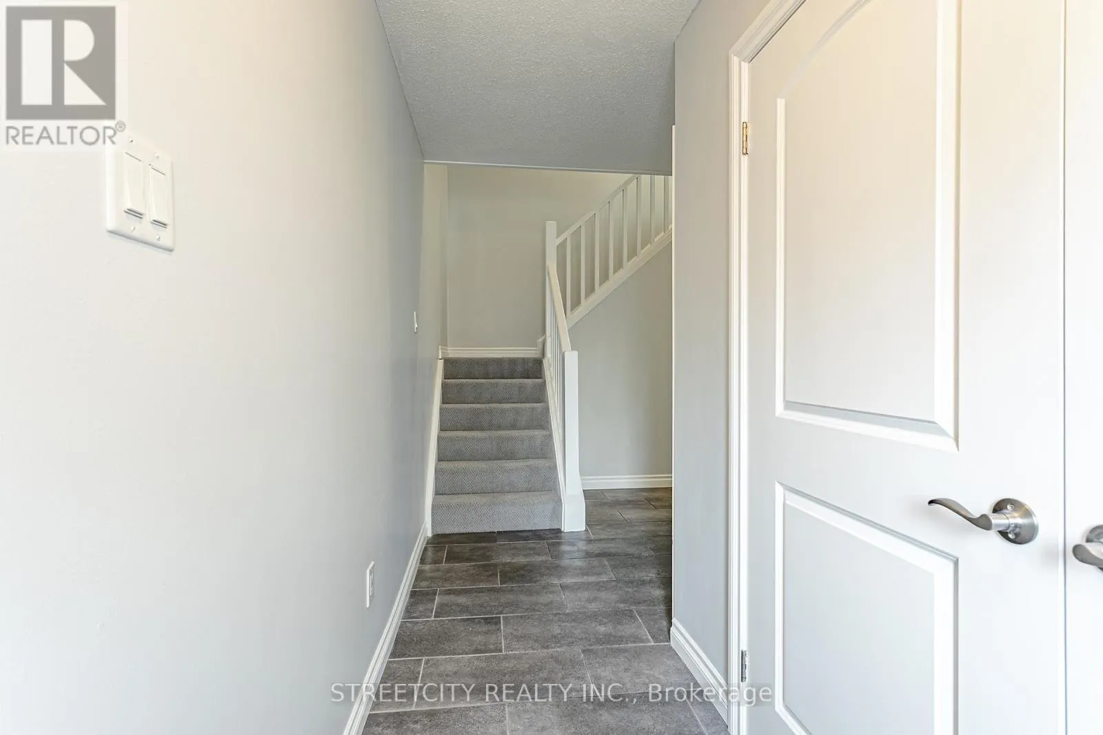 35 - 359 EVERGALDE CRESCENT N, #35