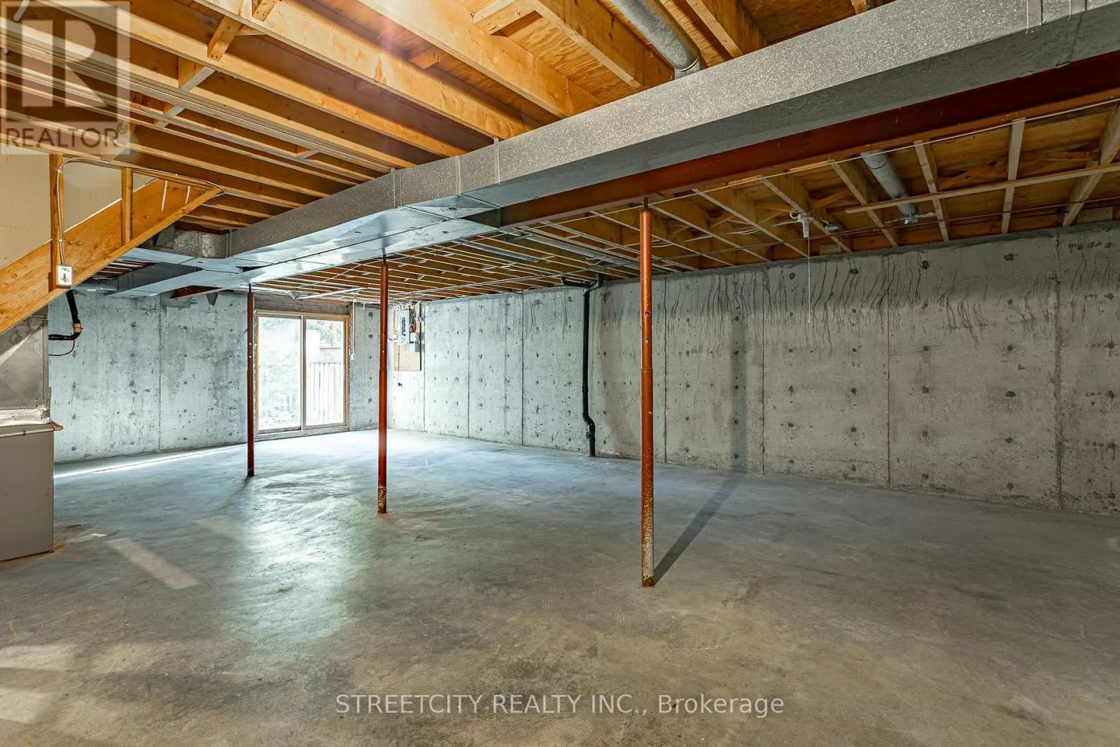 35 - 359 EVERGALDE CRESCENT N, #35