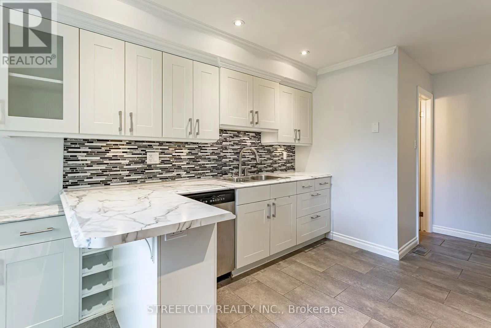 35 - 359 EVERGALDE CRESCENT N, #35