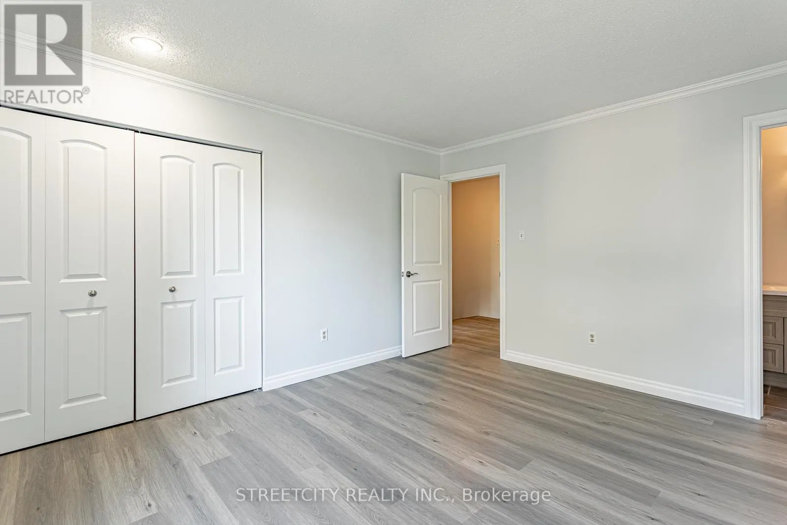 35 - 359 EVERGALDE CRESCENT N, #35