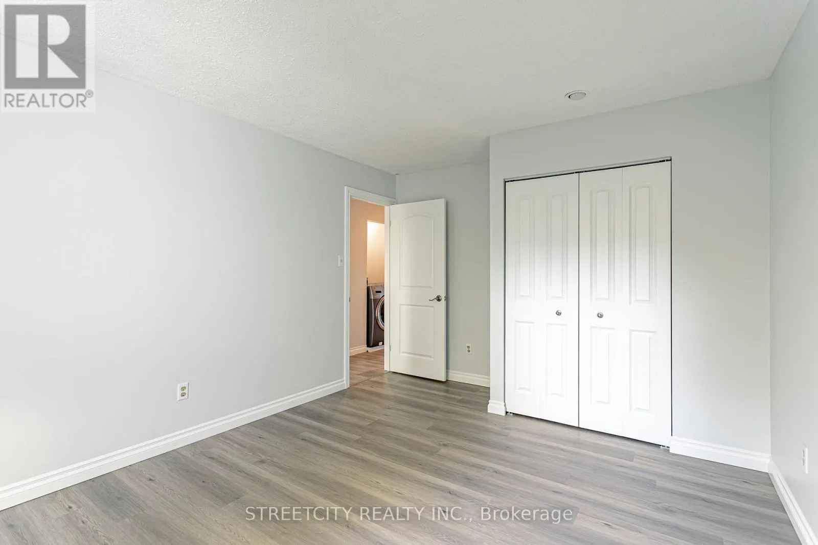 35 - 359 EVERGALDE CRESCENT N, #35