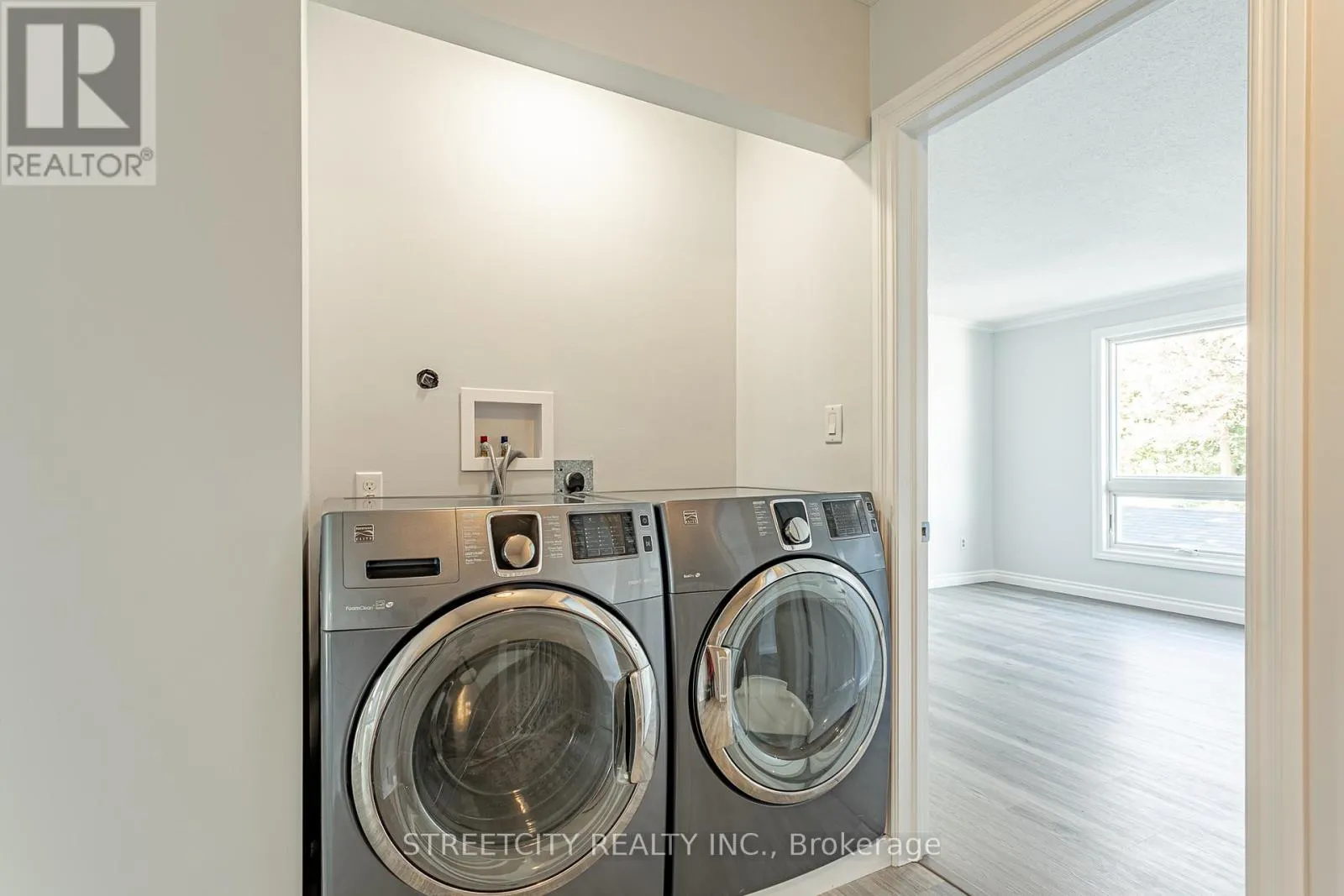 35 - 359 EVERGALDE CRESCENT N, #35