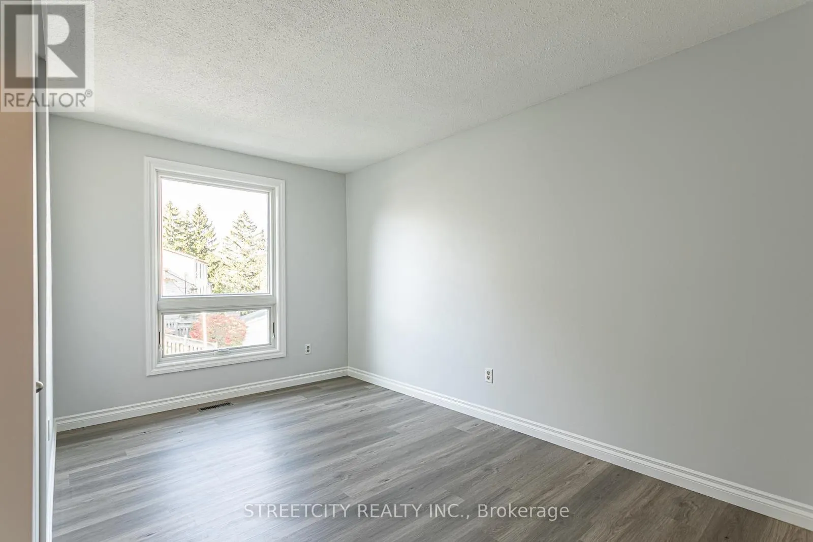 35 - 359 EVERGALDE CRESCENT N, #35